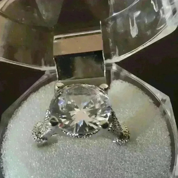 Elegant Silver Women's Ring - Picture 12 of 13